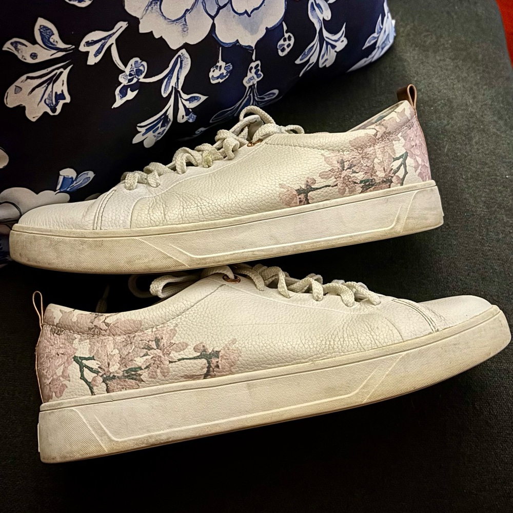 Cougar Bloom Leather Sneaker